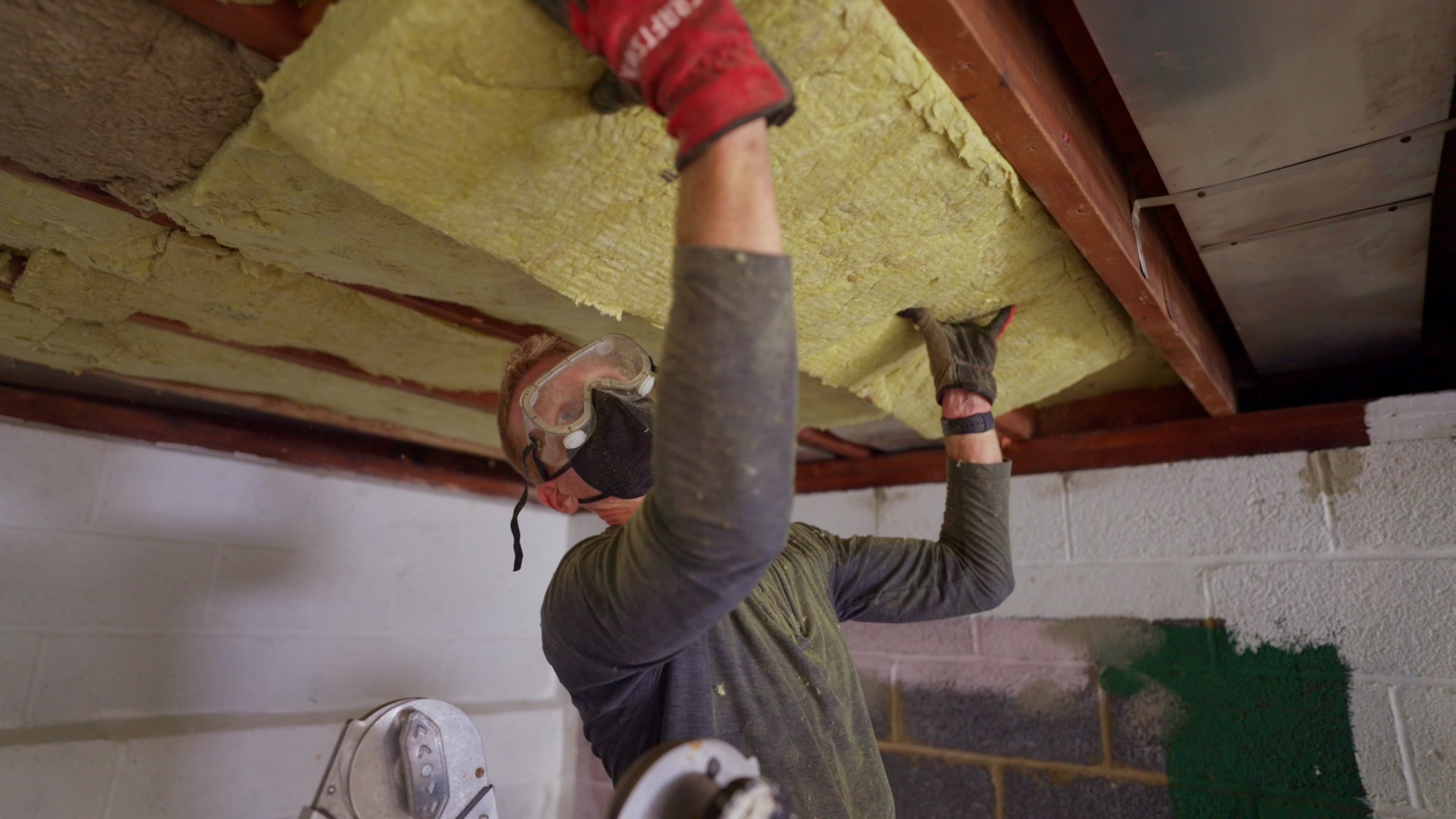 How to Install Insulation in a Garage Ceiling