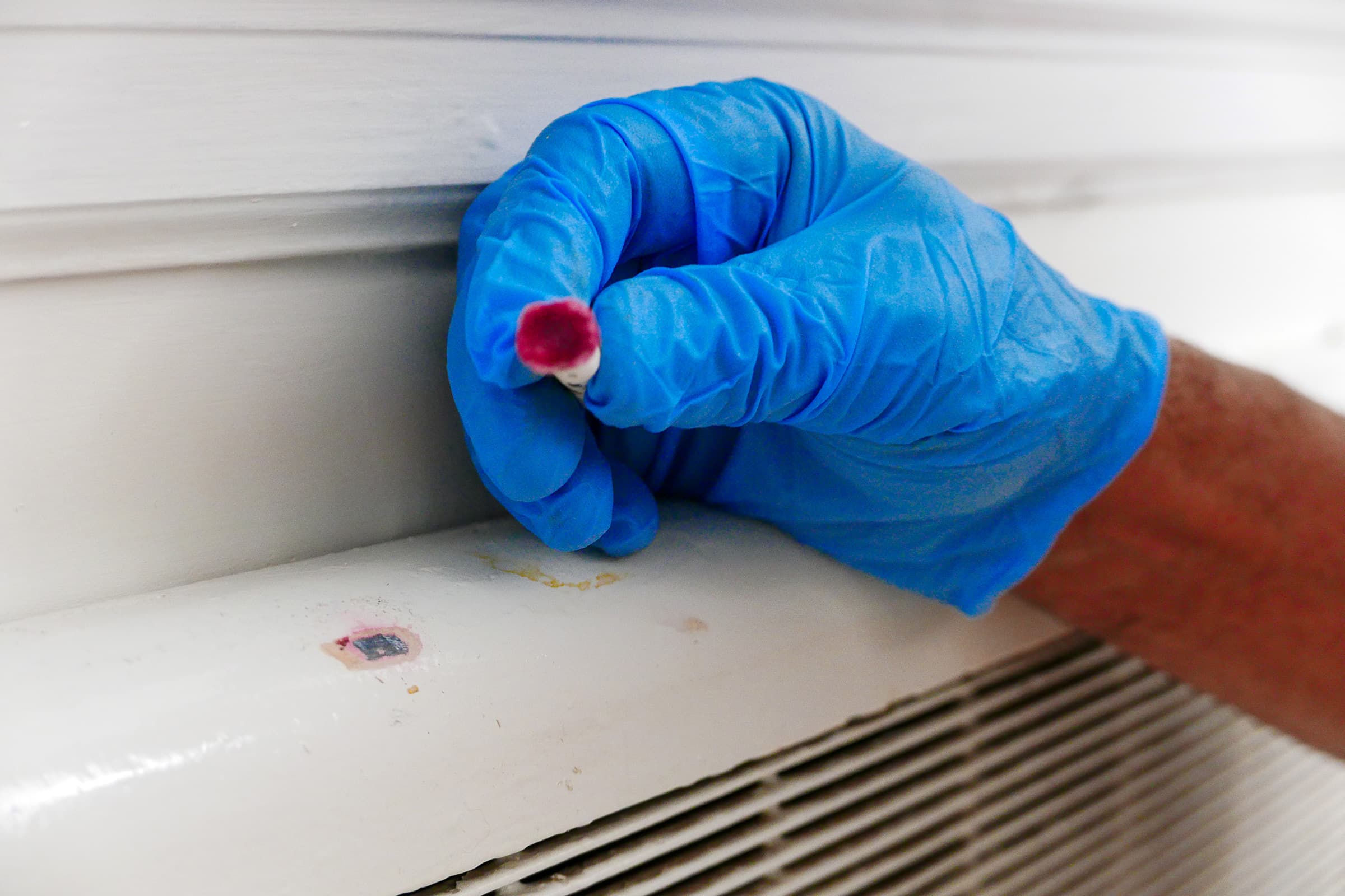 How Experts Remove Lead Paint